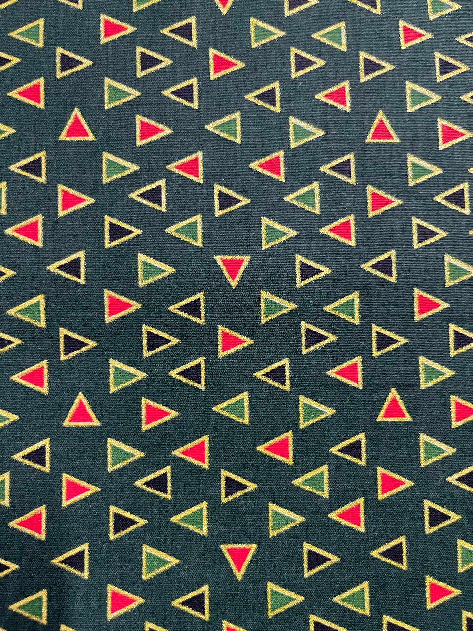 ESTAMPA NATAL GOLD TRIÂNGULOS FUNDO VERDE